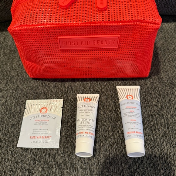 First Aid Beauty Bundle - Picture 2 of 4